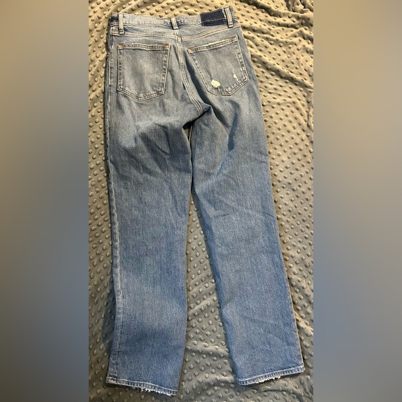 Abercrombie and Fitch Light Wash The 90’s Straight Ultra High Rise Jeans, Size 6 - Picture 2 of 9